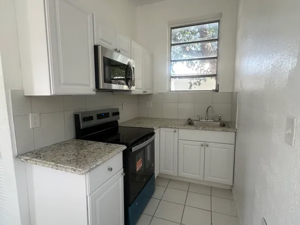 320 NE 1st Ct #R, Hallandale, FL 33009