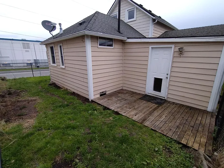 2502 Rockefeller Ave — Photo 26