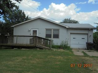 810 N Line St, Belle Plaine, KS 67013