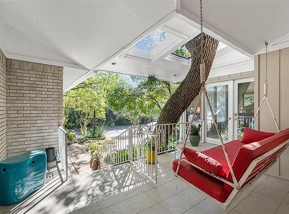 3rd image of 10831 Clearbrook Ln