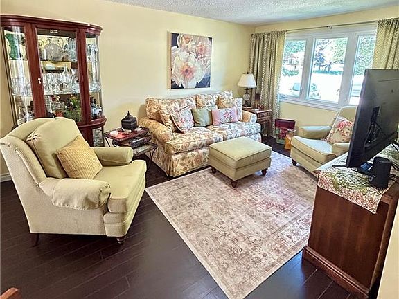 3rd image of 202 Richardson Dr #29