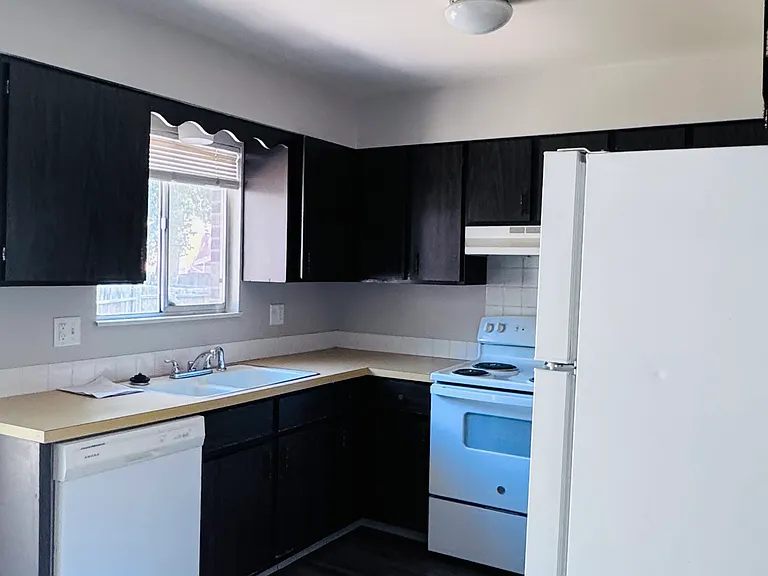 2720 Leisure Dr #4 — Photo 3