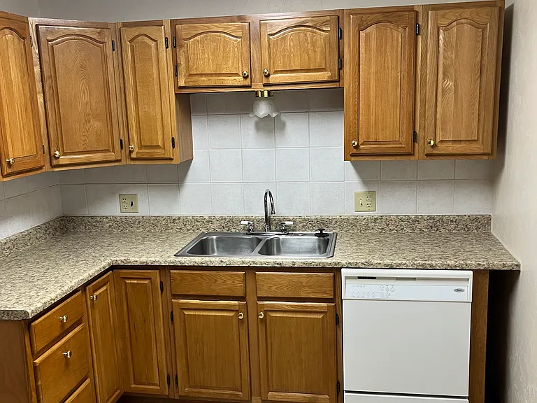 2501 Cypress Ave — Photo 3