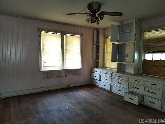 3rd image of 504 Agee Ave N
