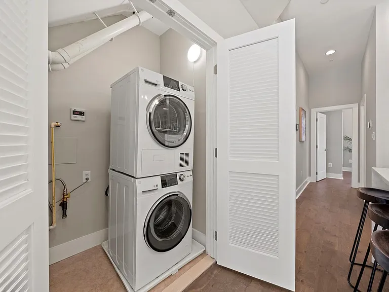 1839 D St NE #1 — Photo 8