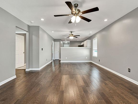 2nd image of 6008 Fisk Ave