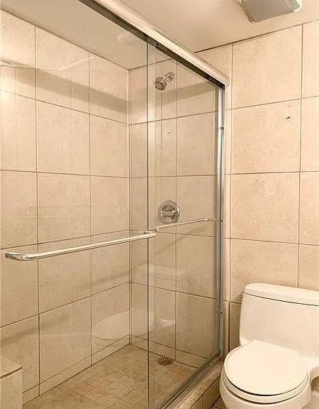 2850 N Oakland Forest Dr #215 — Photo 10