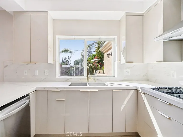 7659 Coldwater Canyon Ct — Photo 16