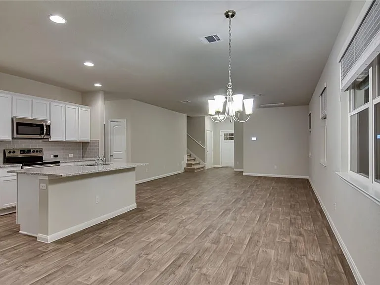 309 Naset Dr — Photo 11