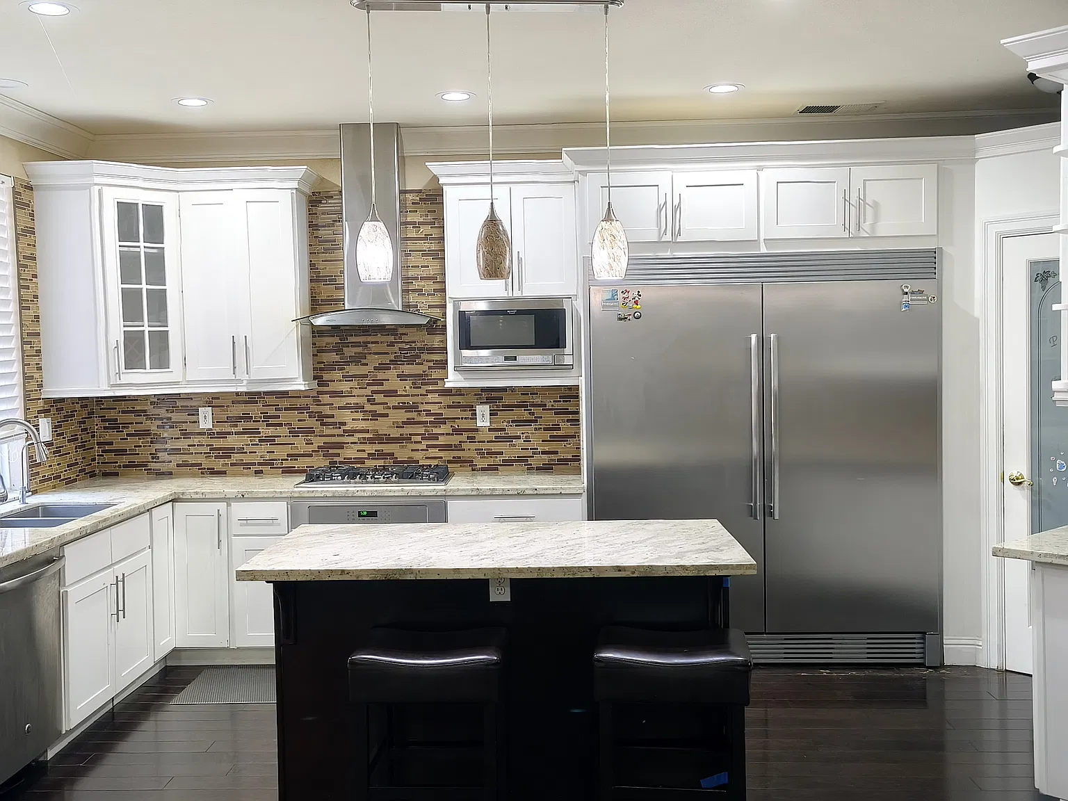 5 bed, 2766 sqft, $6,495 — Photo 3