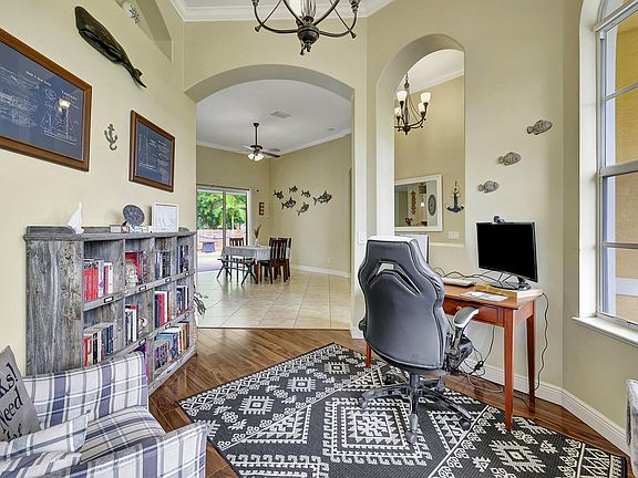 4th image of 649 SE Karrigan Terrace