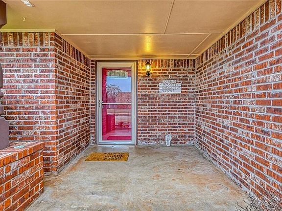 3rd image of 1909 Briarhill Dr