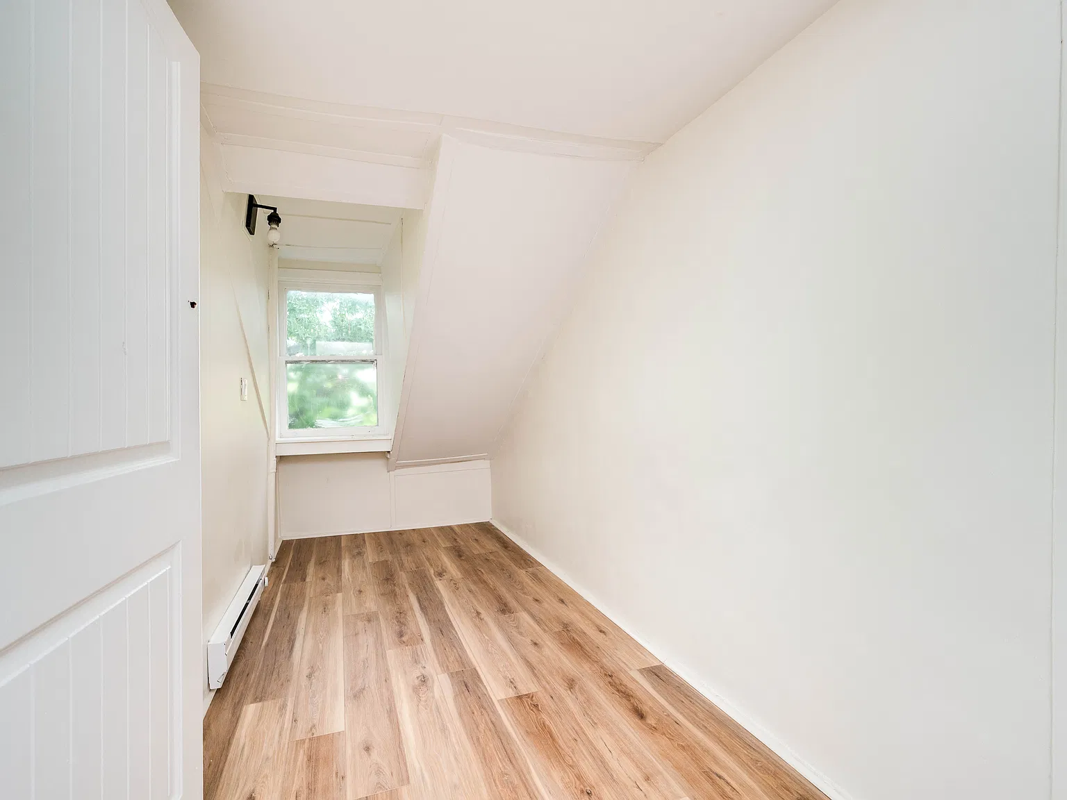 1 bed, 987 sqft, $1,100 — Photo 2
