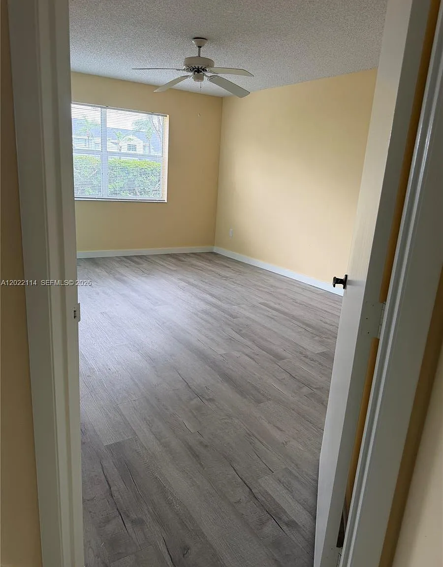 Keys Gate Condo No Three — Photo 4