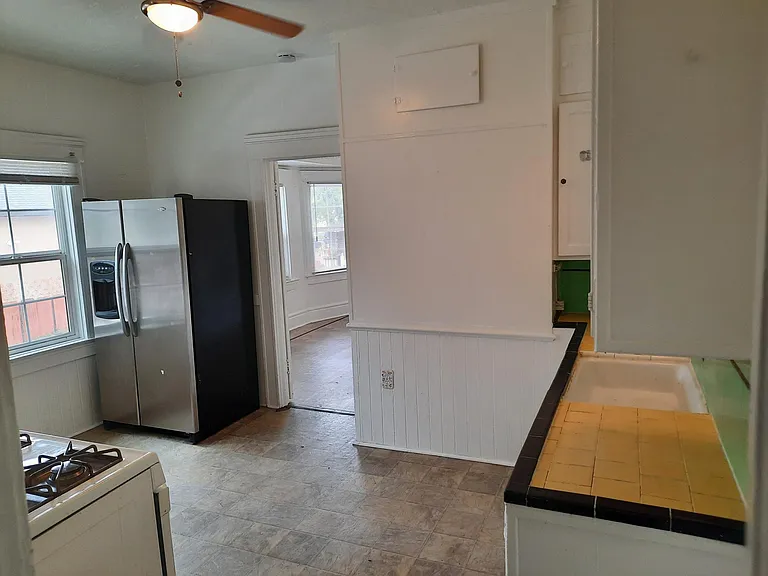 411 S Pilgrim St #A — Photo 20