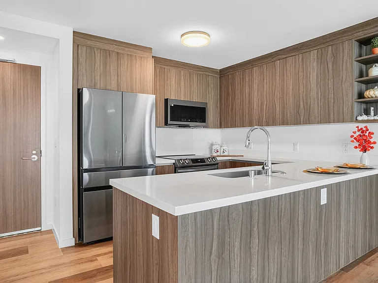 1515 Liona St #2002 — Photo 7