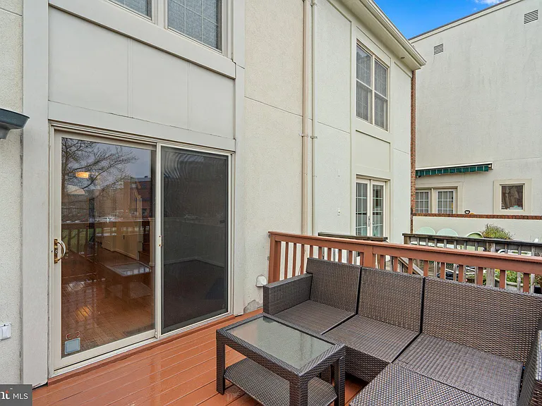 1120 S Kenwood Ave — Photo 35