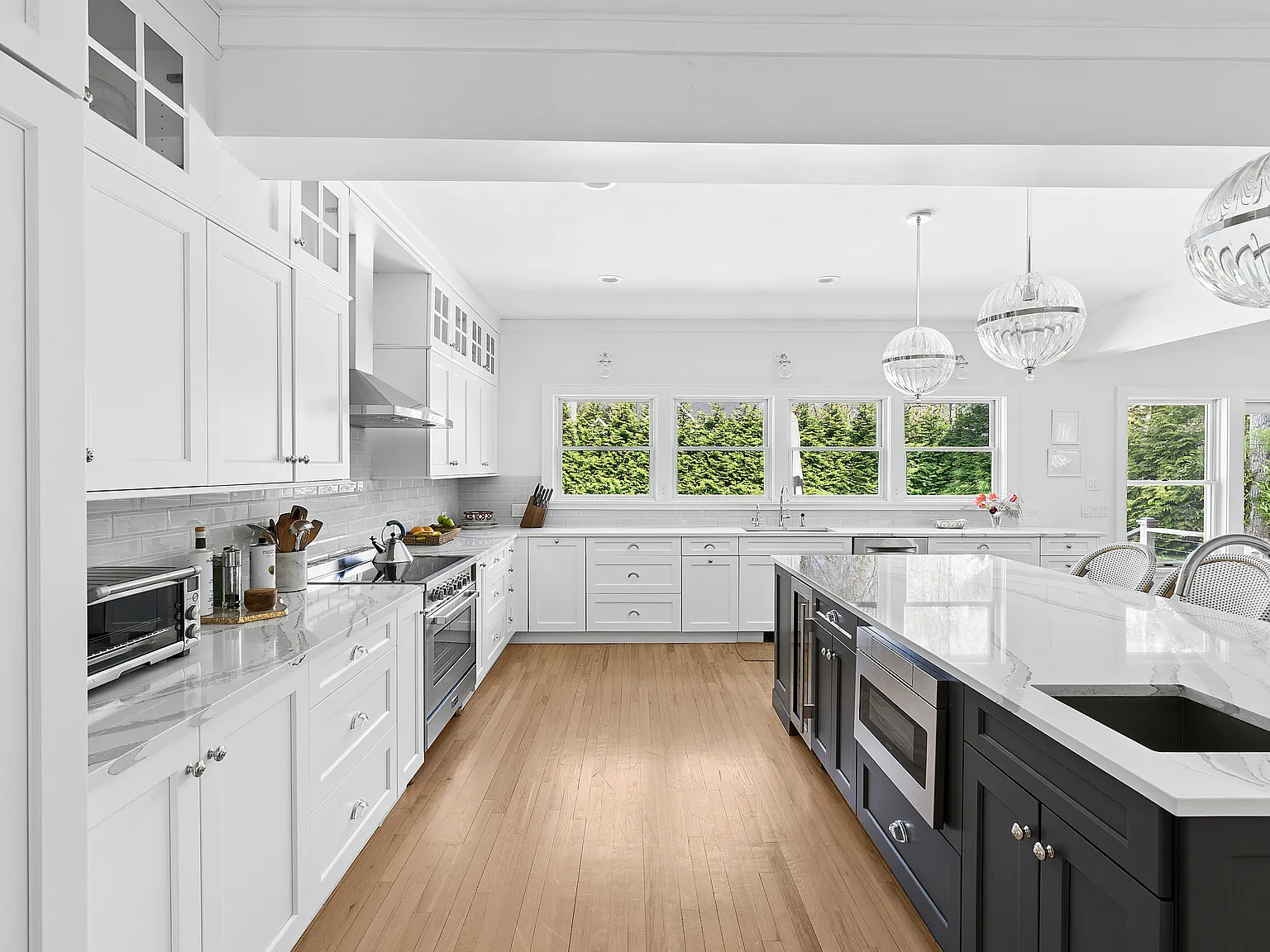 Stunning East Hampton Retreat — Photo 4