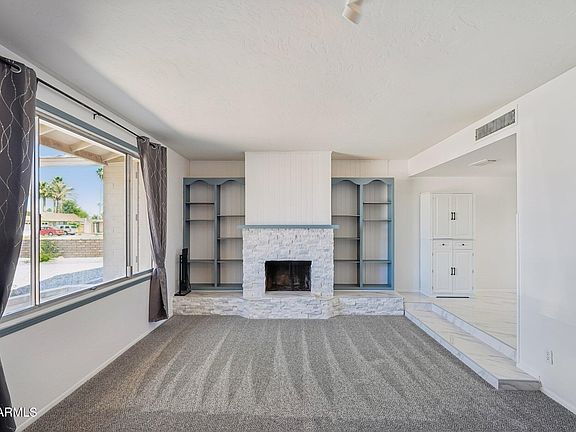 4th image of 1125 E LODGE Drive