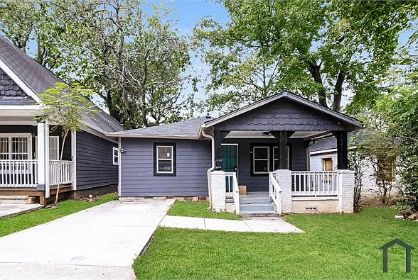 1097 Smith St SW — Photo 2