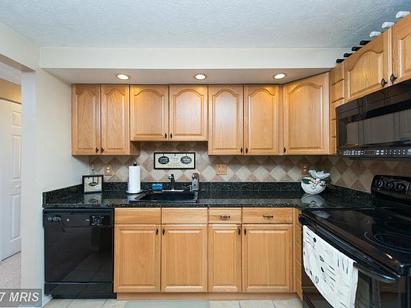 5th image of 721 Hyde Park Dr