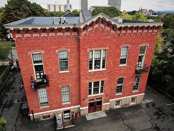 2nd image of 196 Morton Ave #4