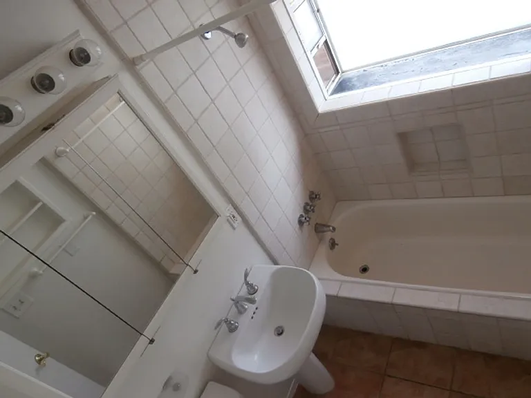 2542 Crescent Ave — Photo 6