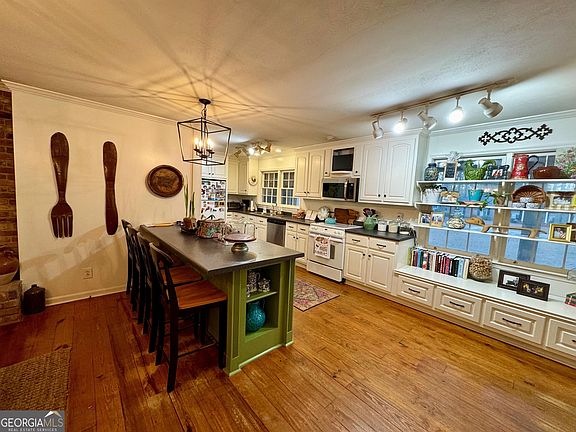 2nd image of 145 Pearson Dr SW