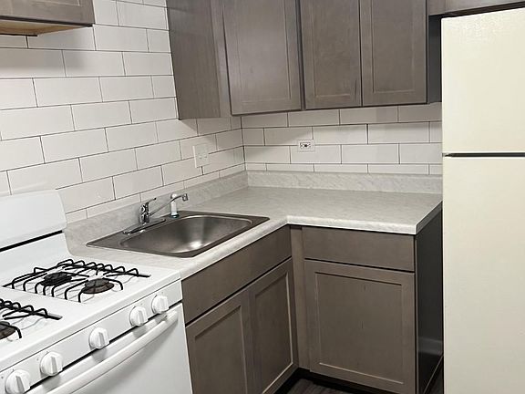 4th image of 2508 N 72nd Ct