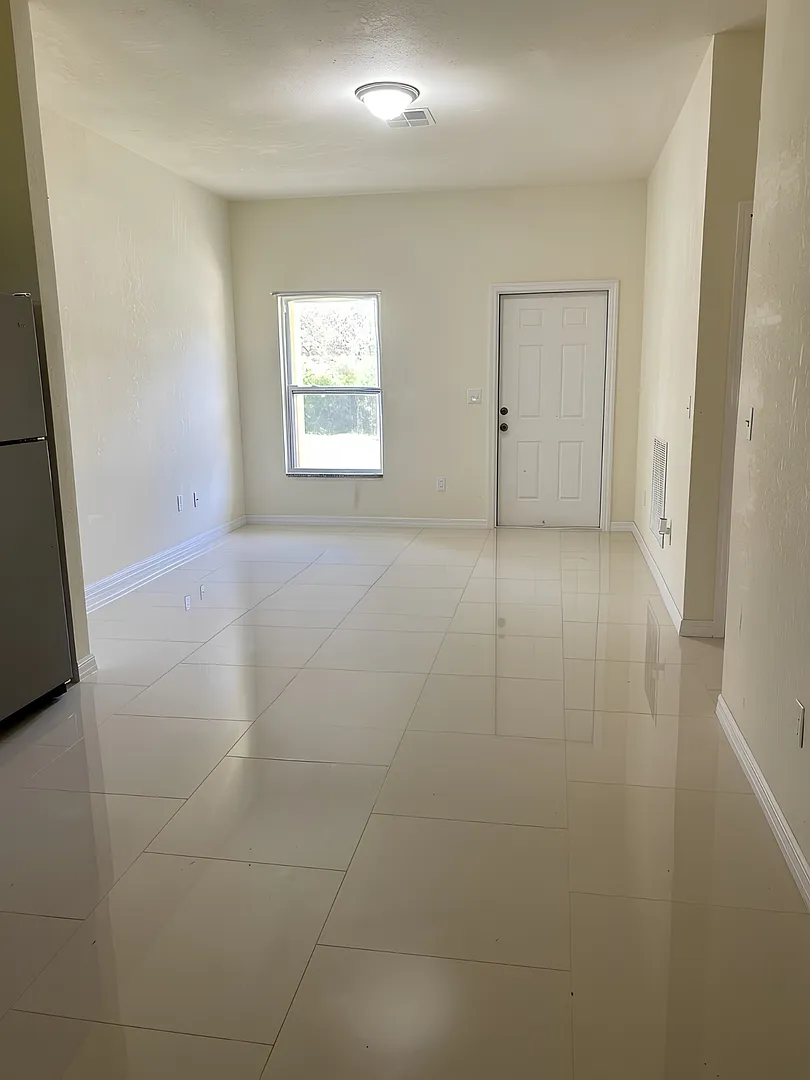 2/2 Single Family Home Available Cozy, Peaceful Living in Lake Placid — Photo 3