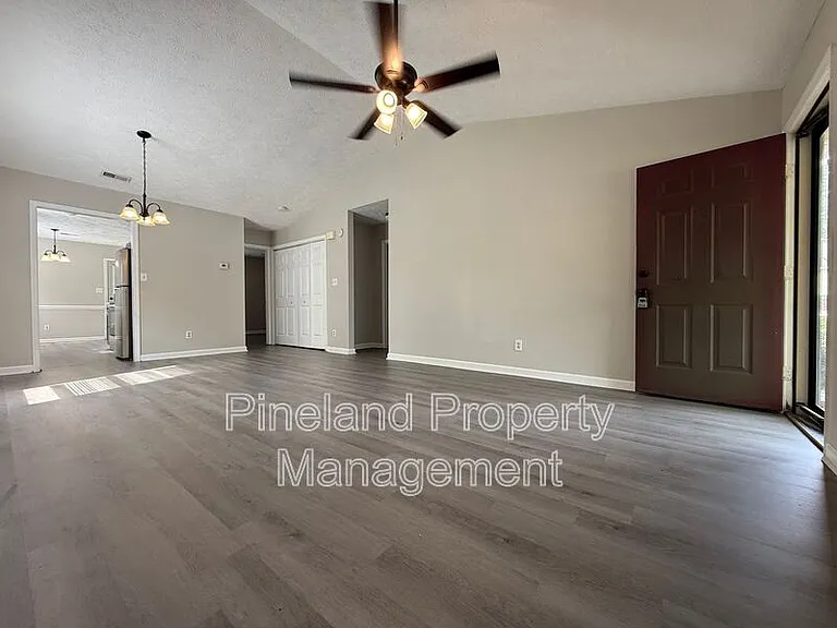 187 Aloha Dr — Photo 3