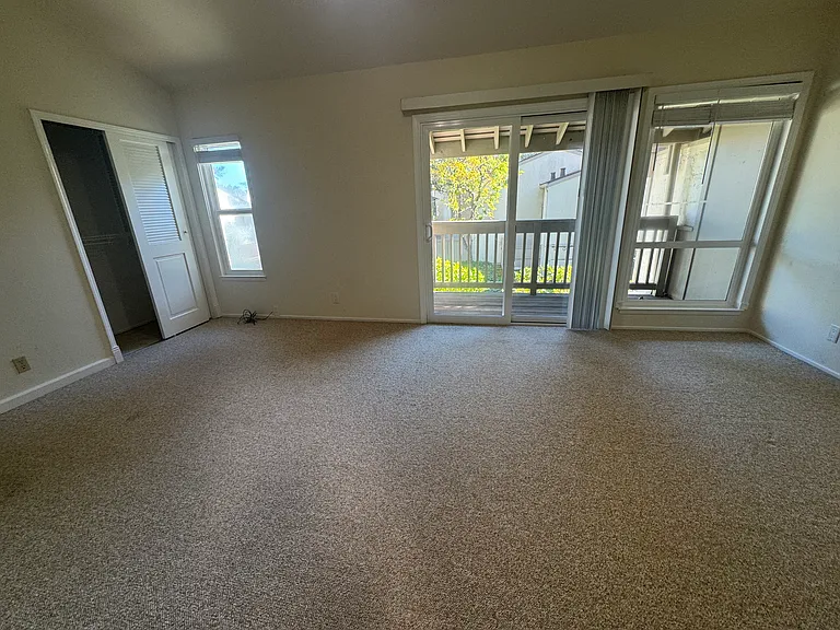 19226 Vineyard Ln — Photo 24