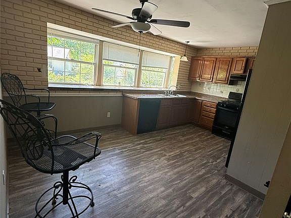 2nd image of 1328 Coppergate Ln