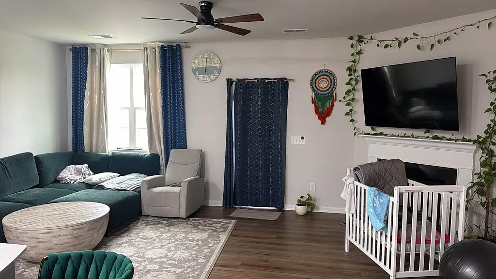 3 bed, 2.5 bath, 1748 sqft, $2,500 — Photo 3