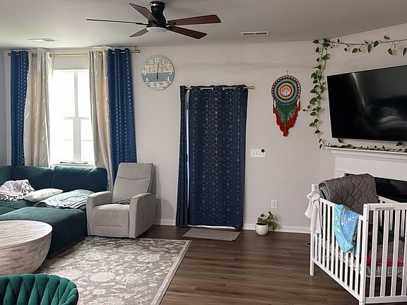 3rd image of 8049 Scarlet Maple Ln