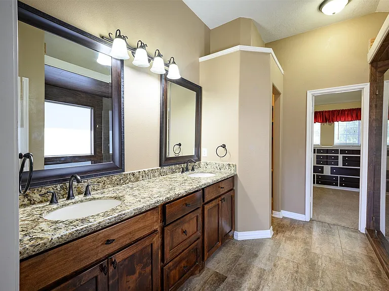 2931 Silver Landing Ln — Photo 30