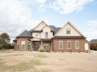 1625 Cascading Falls Ln, Sevierville, TN 37876