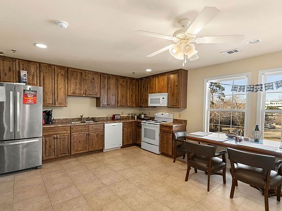 4th image of 428 E Magnolia Ave #56
