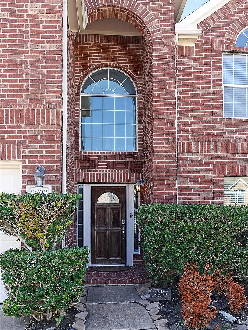 4 bed, 2.5 bath, 2767 sqft, $2,950 — Photo 3