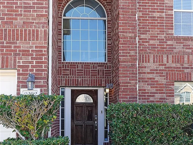 2202 Drake Falls Dr — Photo 3