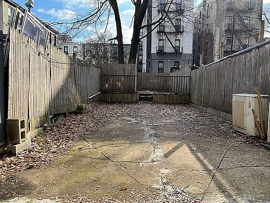 1st image of 815 Saint Johns Pl APT 1R