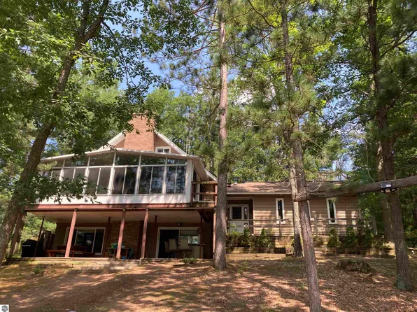 581 Abbott Rd, Rose City, MI 48654