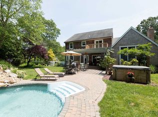 6 Bay Woods Dr, Hampton Bays, NY 11946