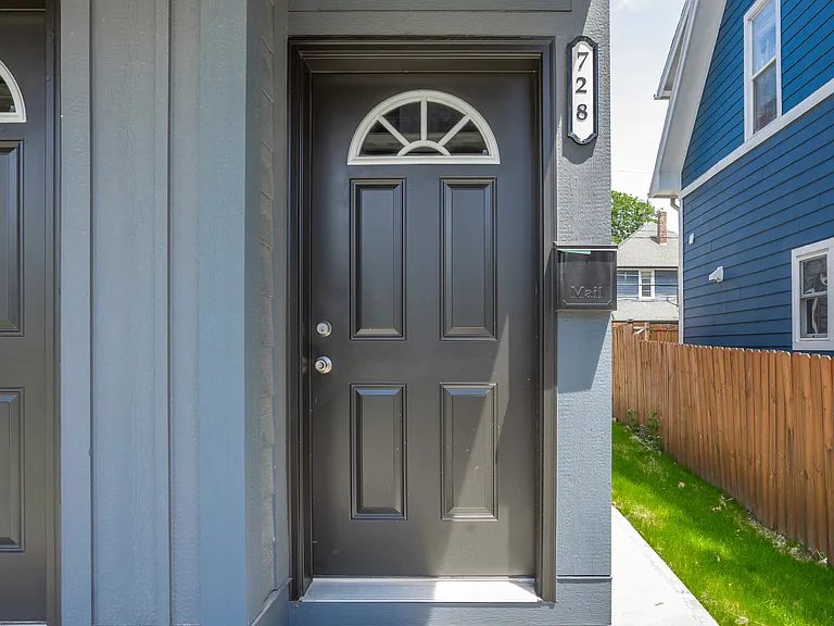 728 Parkway Ave — Photo 3