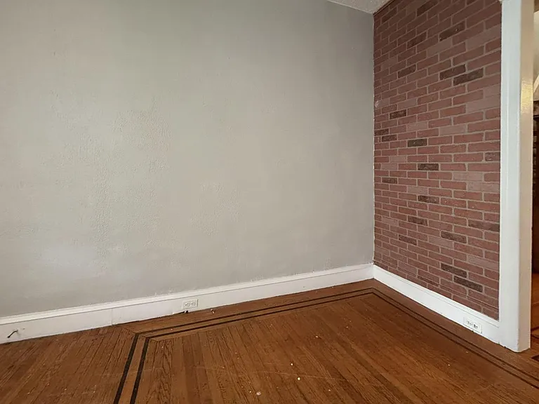 3929 Alfred St — Photo 2