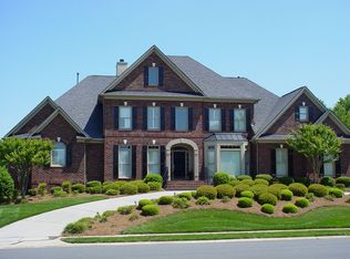 6101 Woodleigh Oaks Dr, Charlotte, NC 28226