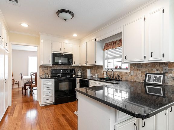 2nd image of 1303 Sandlewood Dr