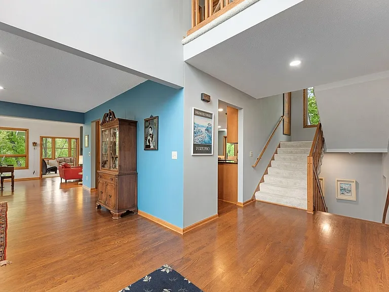 5498 Maple Ridge Ct — Photo 2