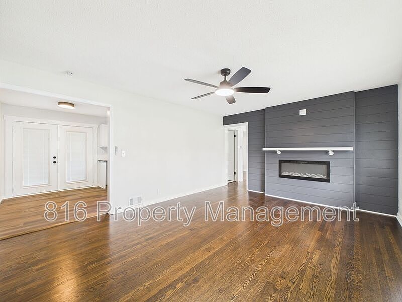 1st image of 1526 E Sea Ave