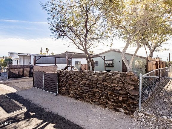 3rd image of 562 Mead Ln